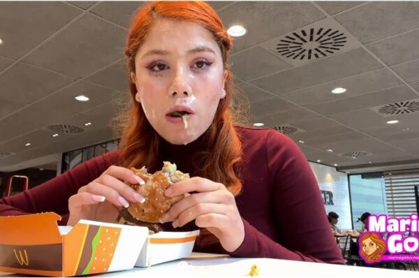 Marina Gold Bukkake - Eats Burger With Cum On Face