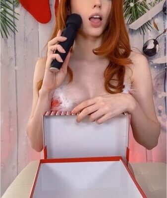 Amouranth Vibrator Is The Best Christmas Present For Onlyfans Girl