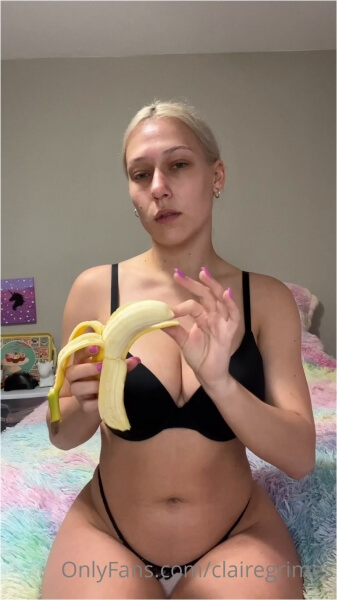 Claire Grimes onlyfans ppv - Girl plays with banana