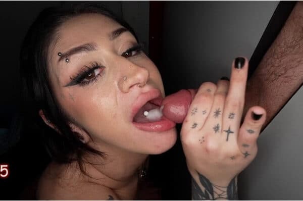 Lunababyy69 first time gloryhole cum swallow